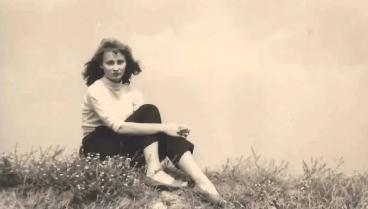 Poświatowska - "kolorowy ptak w kurniku"