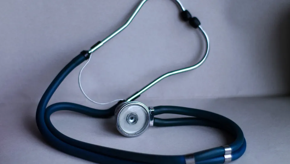 Hospitalizowani pacjenci z COVID-19 wymagają fizjoterapii