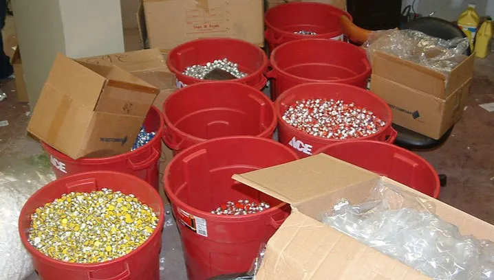 Przechwycono nielegalną przesyłkę sterydów i hormonów