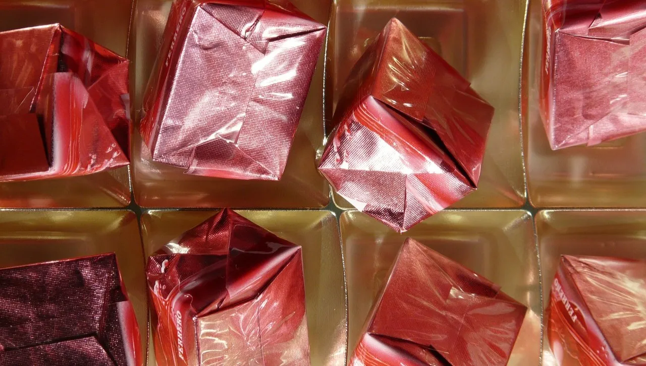 Dostali zwolnienia dyscyplinarne w... bombonierkach