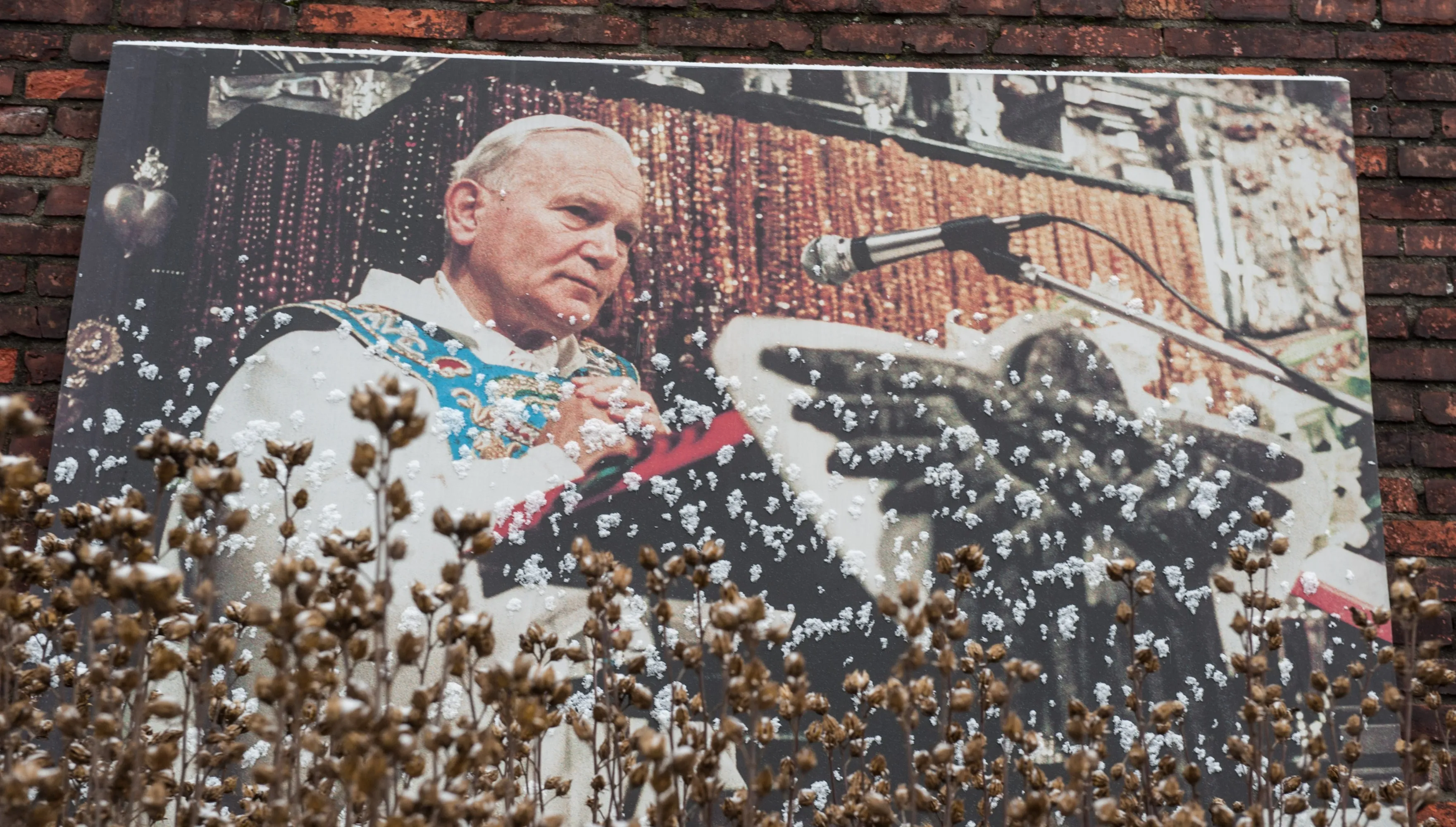 "Jan Paweł II uczył być blisko ludzi potrzebujących". Kard. Nycz: Człowiek był dla niego najważniejszy