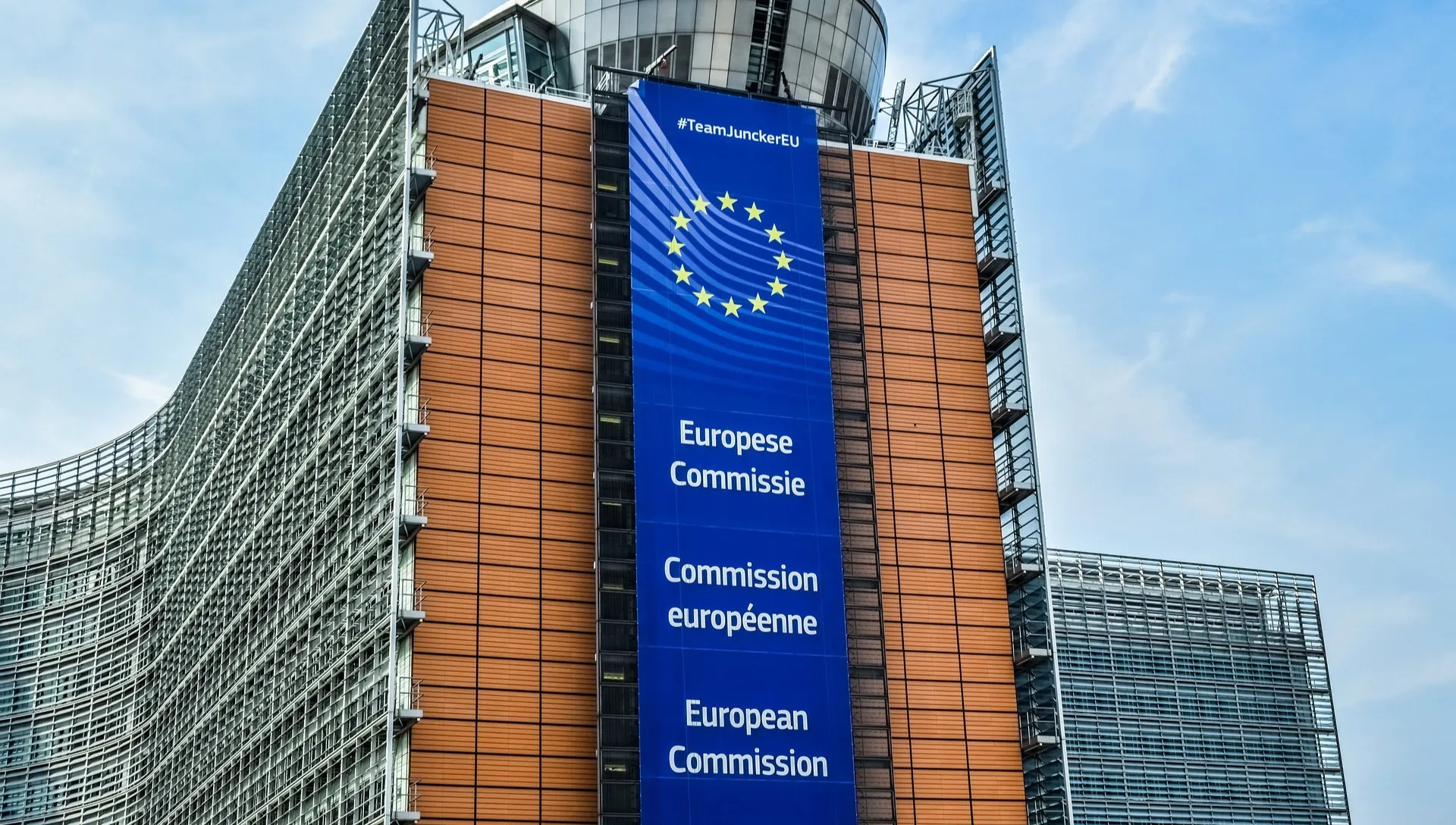 KE szykuje 750 mld euro wsparcia