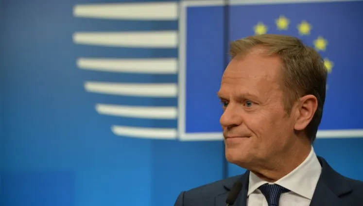 Wsparcie dla Trzaskowskiego z Brukseli. Tusk wziął się za pomaganie w zbieraniu podpisów