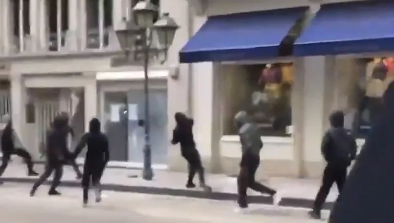 Bruksela: protestujący splądrowali sklepy