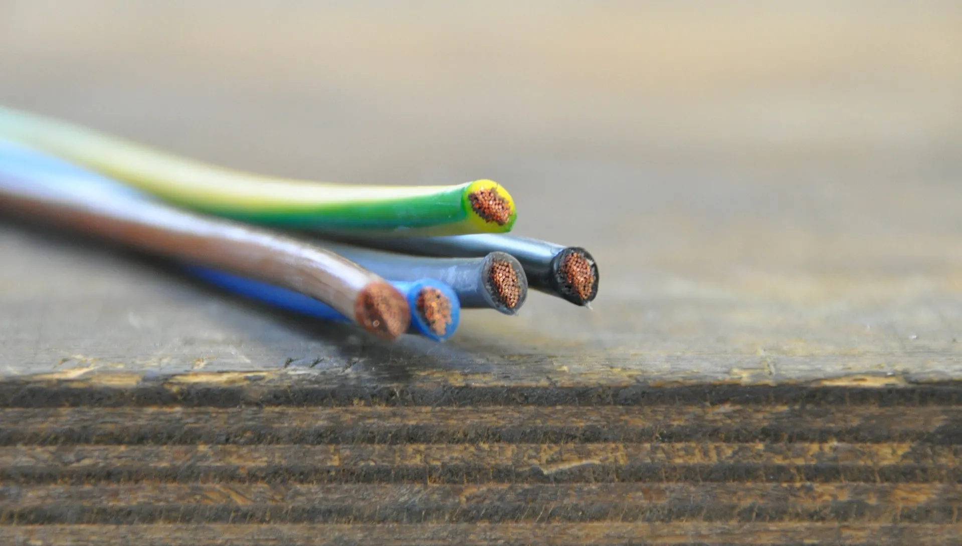 Skradł 5 km przewodów elektrycznych