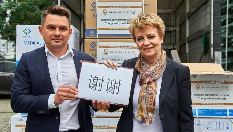 Do Łodzi dotarło 12 tys. maseczek z Chin