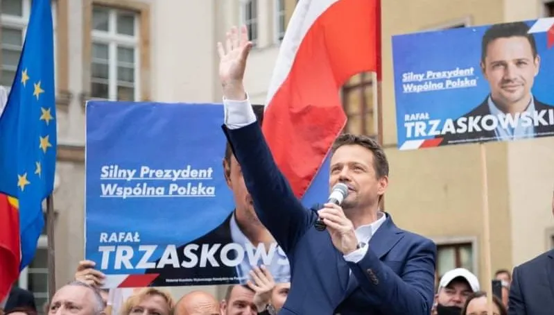 Trzaskowski w Jeleniej Górze: rzucają mi kłody pod nogi