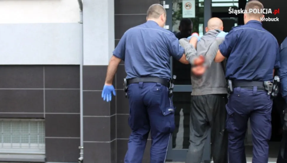 Wtargnęli do domu i ranili 33-latka. Pijani agresorzy szybko zostali zatrzymani