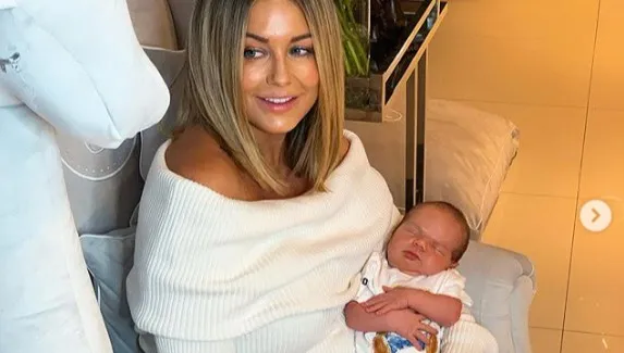 Dzidziuś Majdana skończył tydzień. Z tej okazji mama... umyła głowę: "Jak szaleć to szaleć"