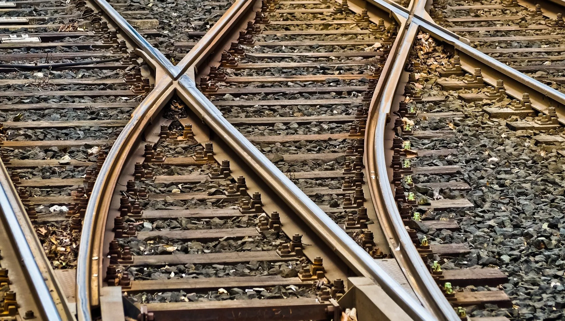 Pociąg śmiertelnie potrącił 74-latka