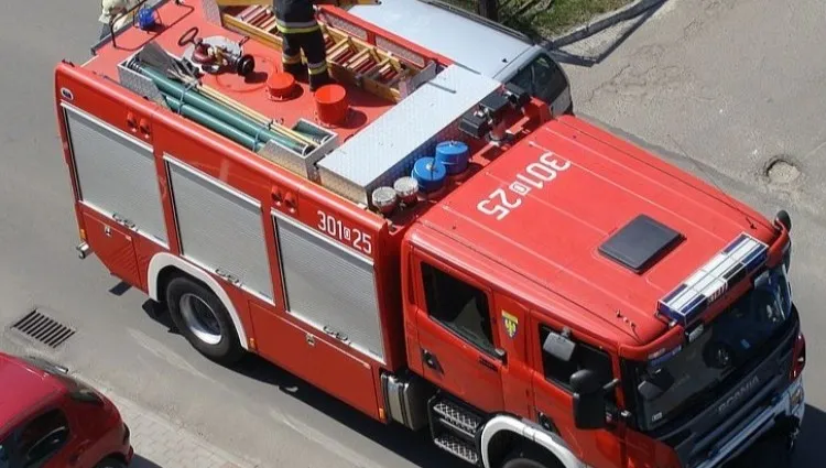 Nawałnica nad Łowiczem - podtopione budynki i ulice, połamane drzewa