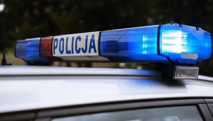 Samochód wpadł do wody. Nie żyje kierowca