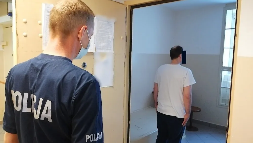 Do aresztu za kradzież osprzętu do samolotu