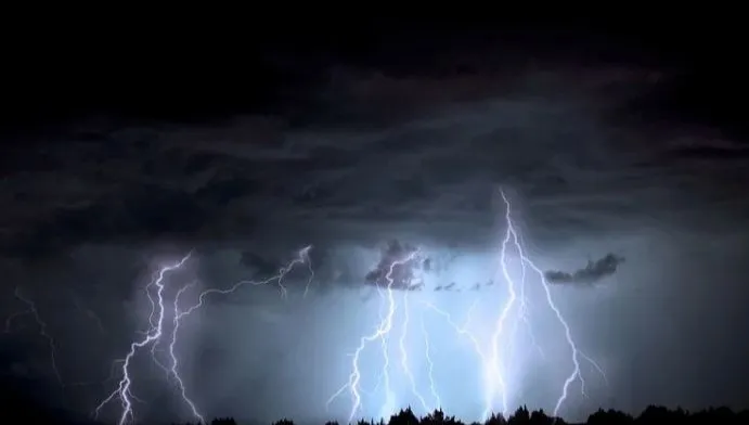 RCB ostrzega przed burzami