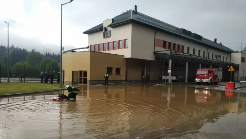 Po nawałnicach zalane piwnice i posesje