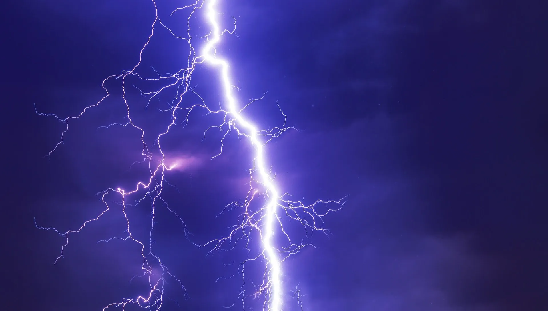 Najwyższy stopień ostrzeżeń przed burzami