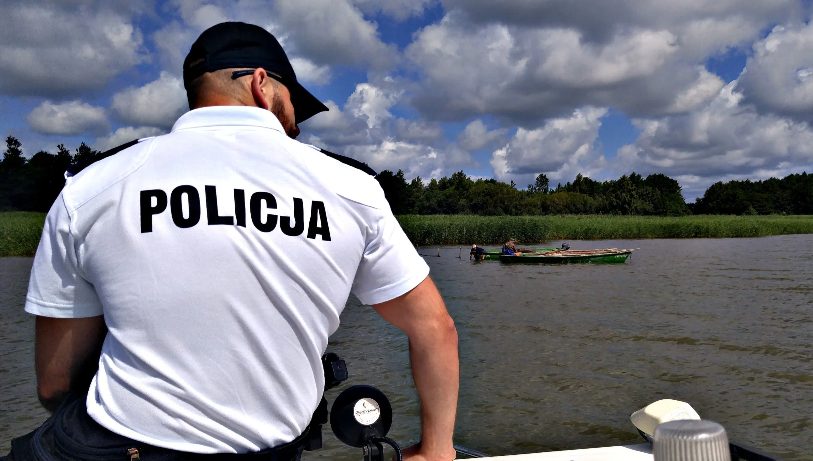 Stu dodatkowych policjantów nad morzem