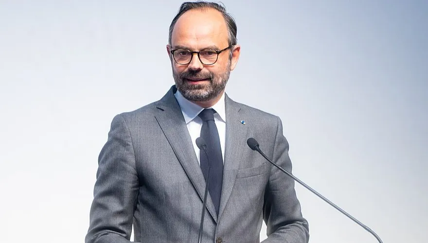 Premier Francji podał się do dymisji