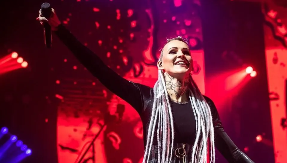 "Kiedyś to były wakacje na wypasie"! Chylińska pochwaliła się zdjęciem z mamą