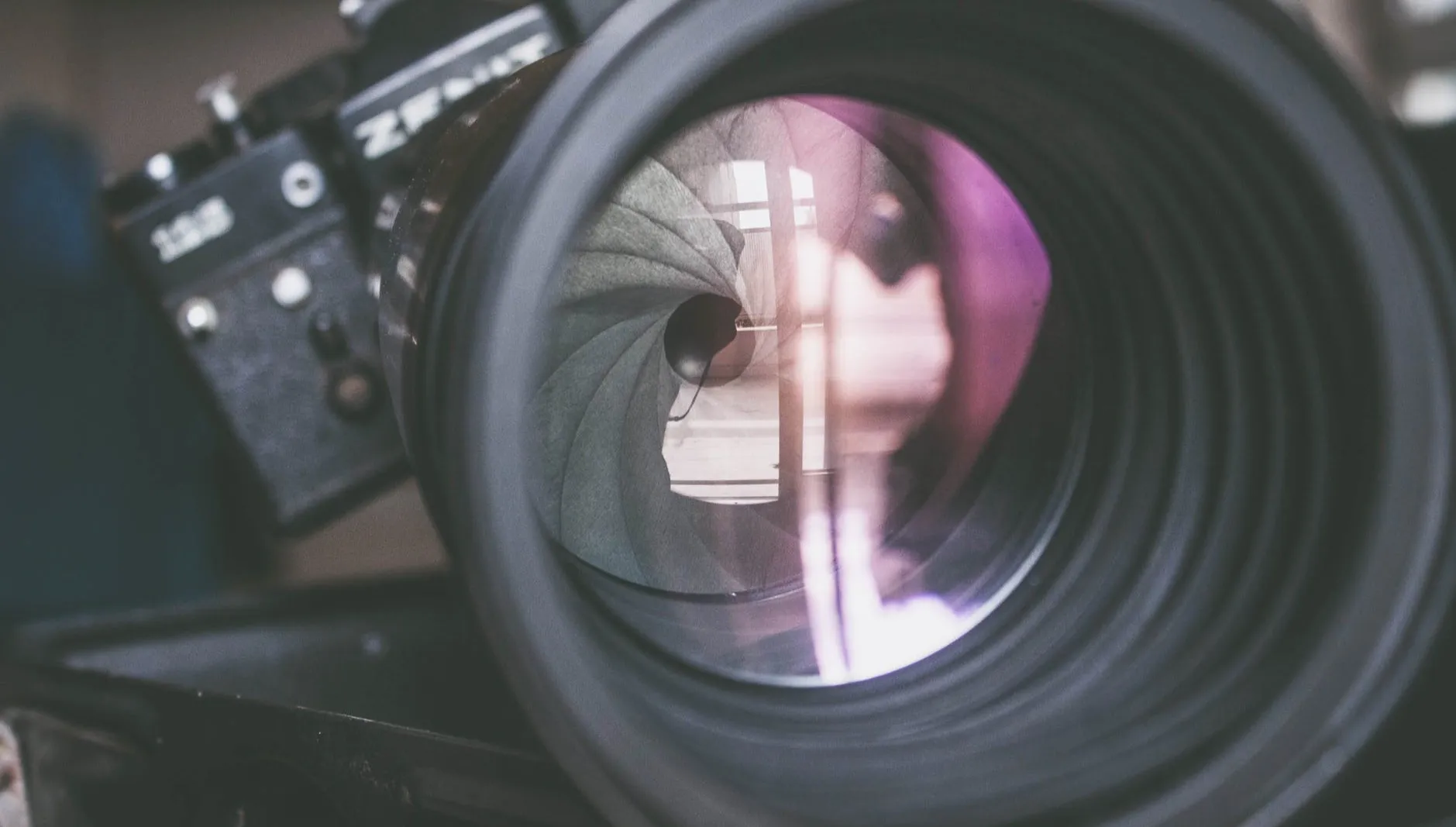 Znakomity fotoreporter kończy 80 lat
