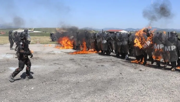 Przygotowania do misji w Kosowie: szkolenie stopowania zamieszek
