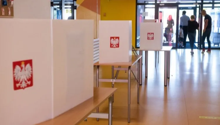 Polonia w USA głosuje. Do konsulatów już docierają koperty z oddanymi głosami