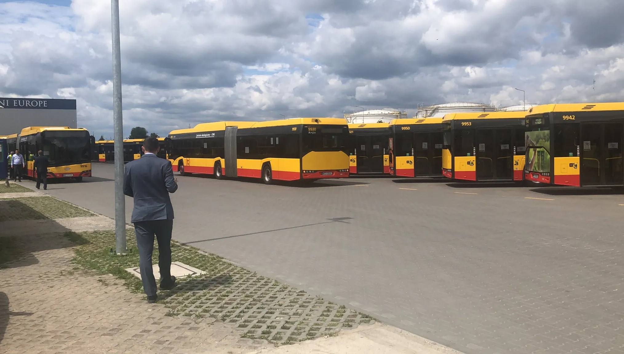 Trzaskowski poinformuje o bezpieczeństwie w autobusach