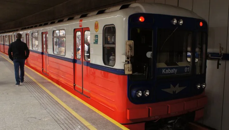 Pociągi metra kursują już normalnie