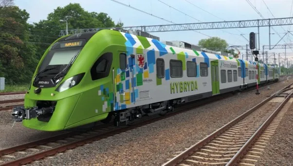 Nowe szynowe pojazdy hybrydowe dla województwa