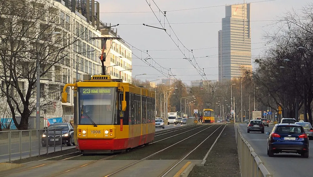 Warszawa: potrącony przez tramwaj w ciężkim stanie