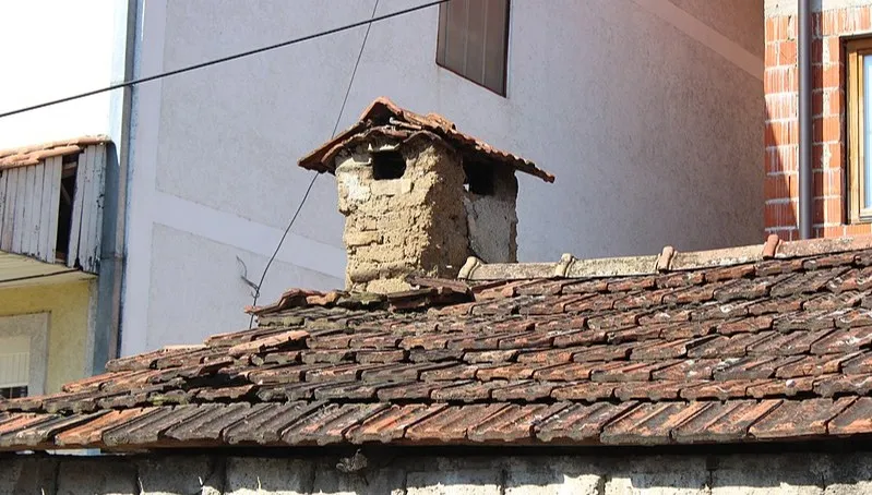 Spadli z komina, który rozbierali