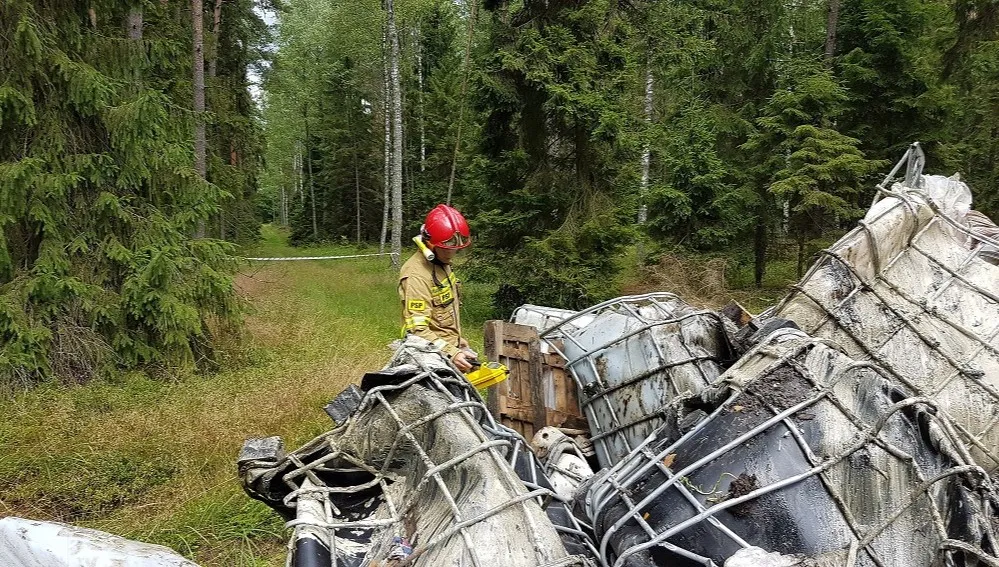 15 tysięcy litrów chemii w lesie pod Nidzicą