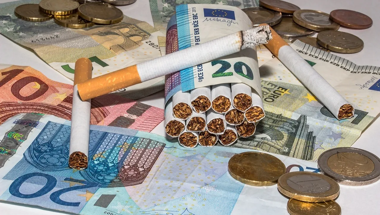 10 osób przed sądem za przemyt papierosów