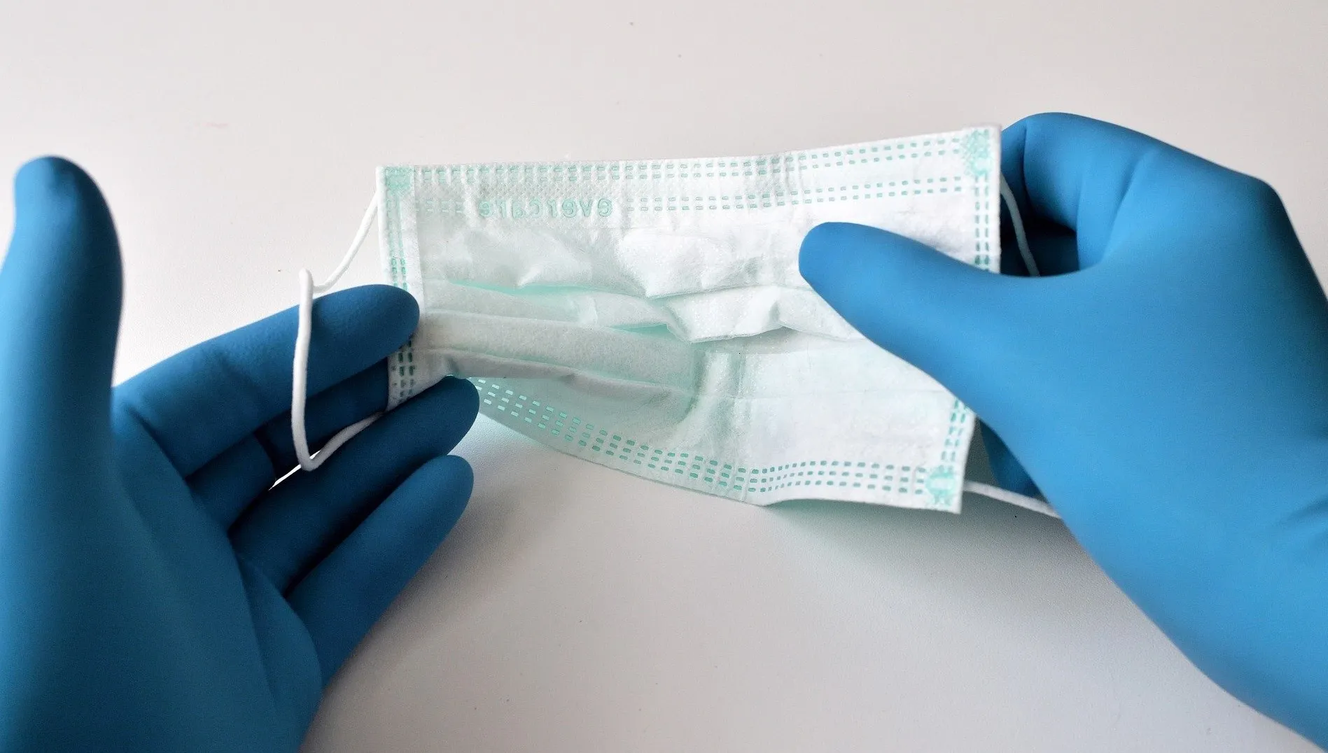 Konfiskata setek tysięcy maseczek