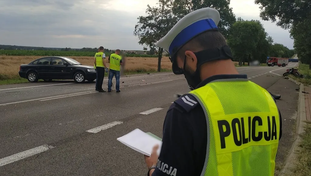 Zderzenie auta z motocyklem pod Krasnymstawem