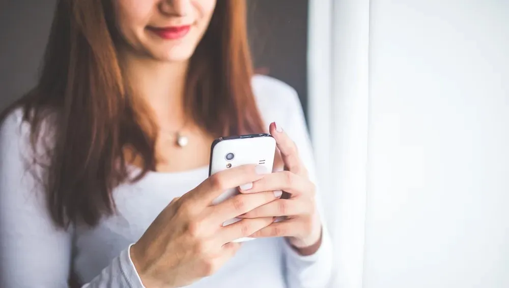 Zazdrośni kochankowie na tropie zdrady. Instalują... szpiegowskie aplikacje