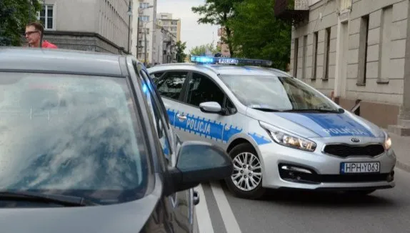 15-latek w skradzionym aucie. Policja zatrzymała nieletniego kierowcę