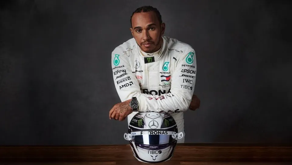 Lewis Hamilton przyznał się. Zaśpiewał w piosence Christiny Aguilery!