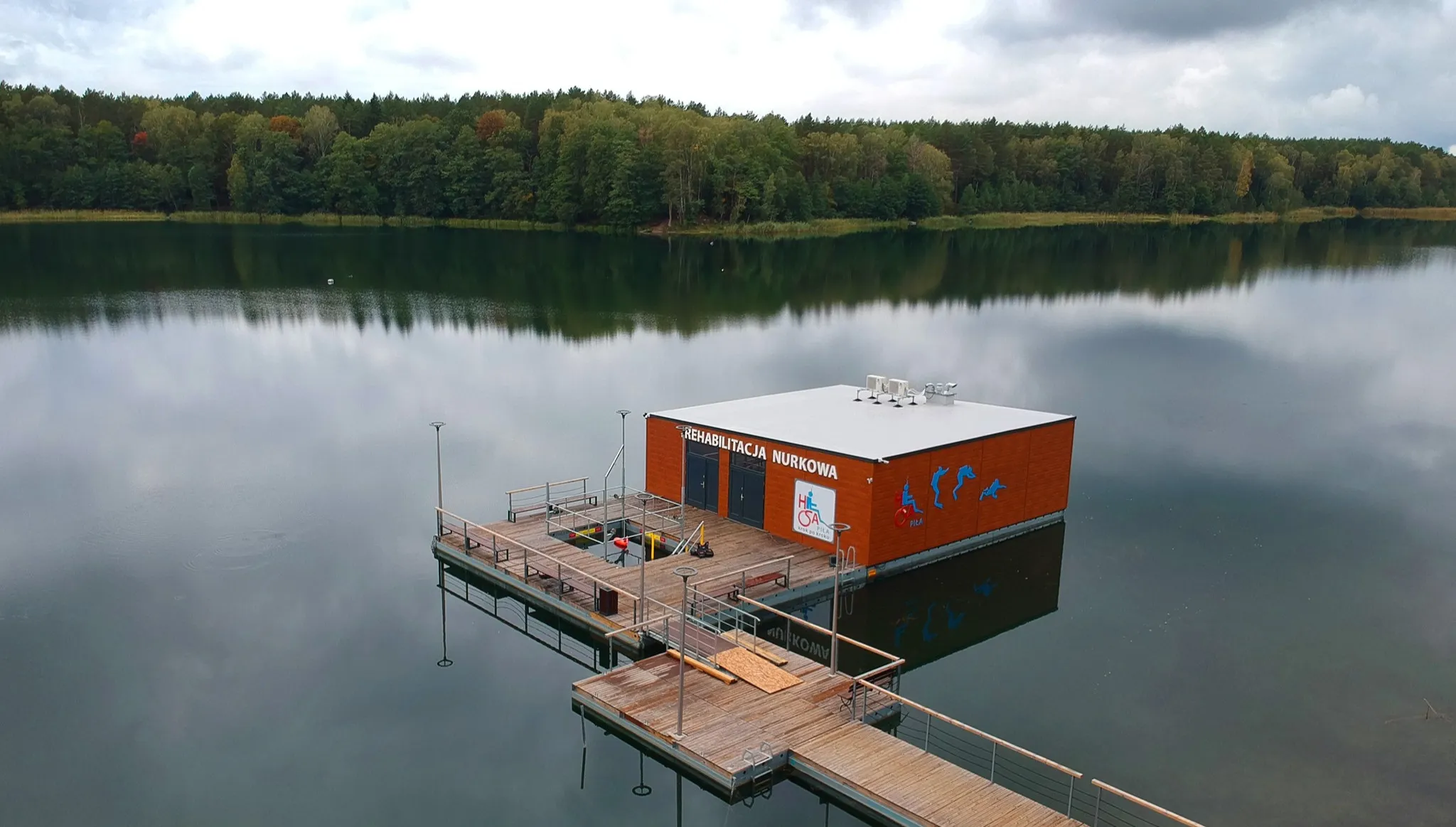 To unikat w skali świata! W Pile powstała pływająca baza nurkowa dla niepełnosprawnych