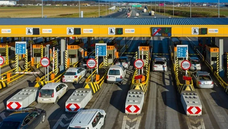 Turyści ruszyli nad morze. Duży ruch na drogach w Pomorskiem