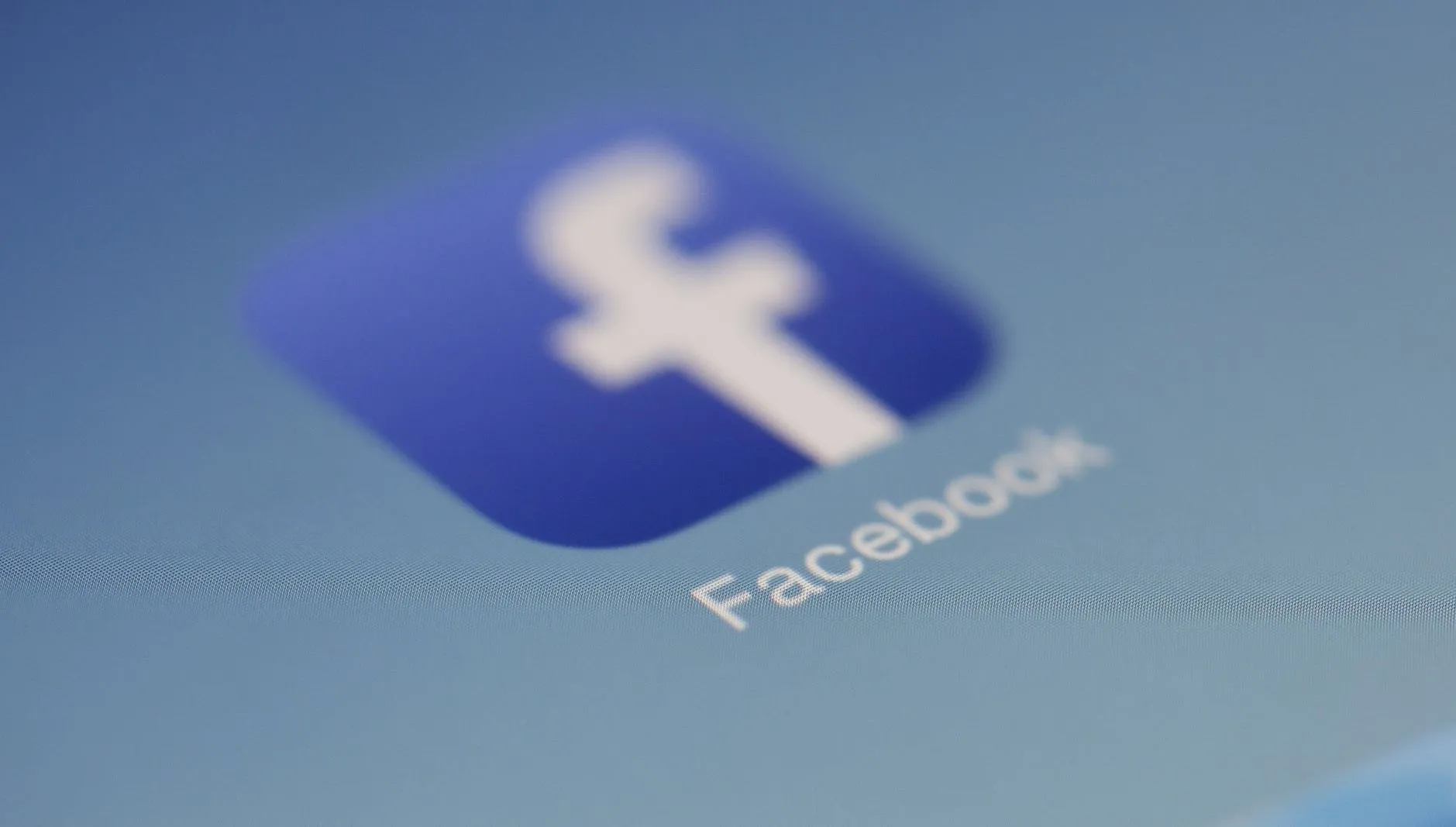 Facebook zablokował konto francuskiego komika. Za "treści szydzące z ofiar Holokaustu"