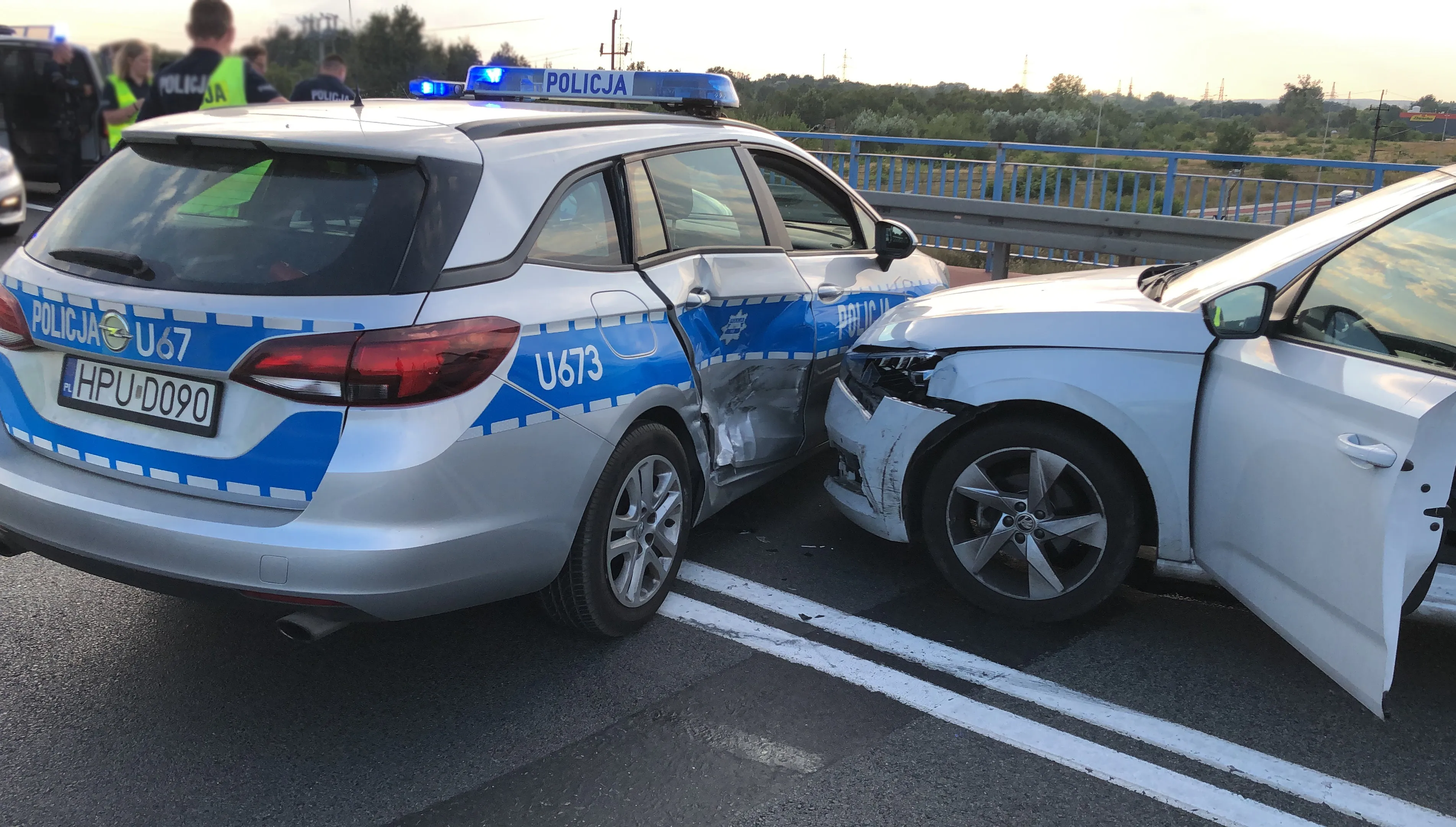 Pościg: nietrzeźwy kierowca staranował radiowóz