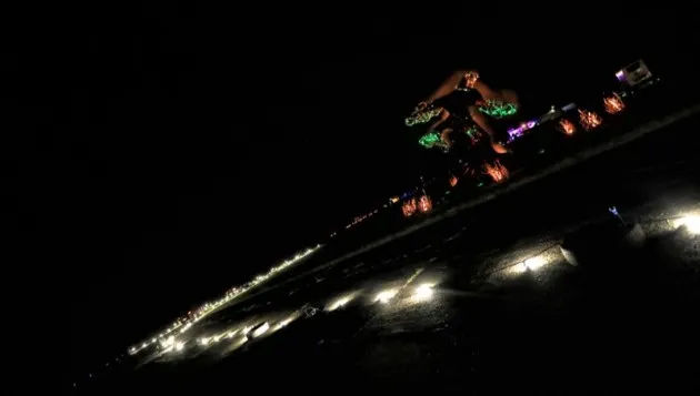 Festiwal światła zgromadził pierwszego dnia 1500 pojazdów