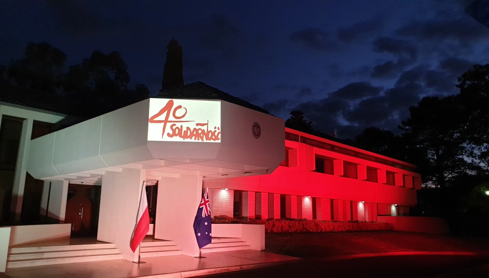 Deptak w Santa Monica, figura Chrystusa w Rio... Logo "Solidarności" w najdalszych zakątkach świata