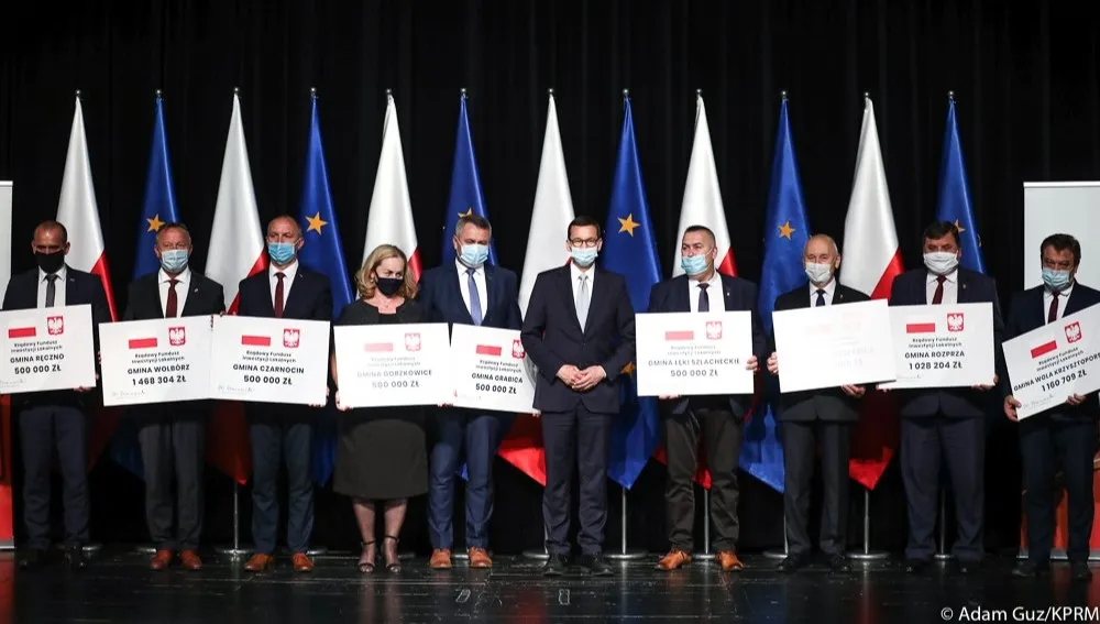 Premier: Przelano 6 mld zł dla 16 urzędów wojewódzkich