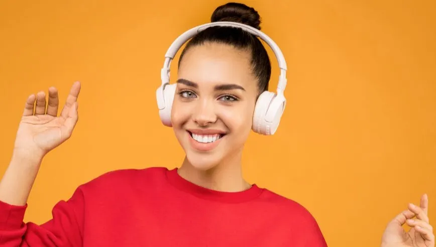 Kraków znalazł sposób na spacer do parku. To tam pobierzecie audiobook z biografią Komedy 
