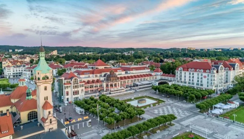 Sopot latem: mniej turystów, więcej akcji ratunkowych