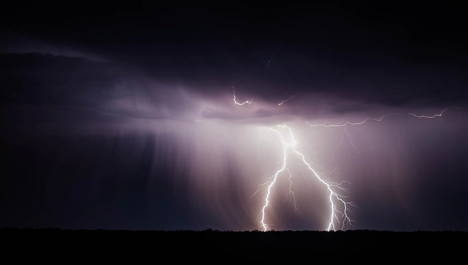 IMGW ostrzega przed burzami i ulewą