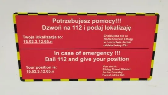 Naklejki w lasach pomogą osobom, które się zgubiły