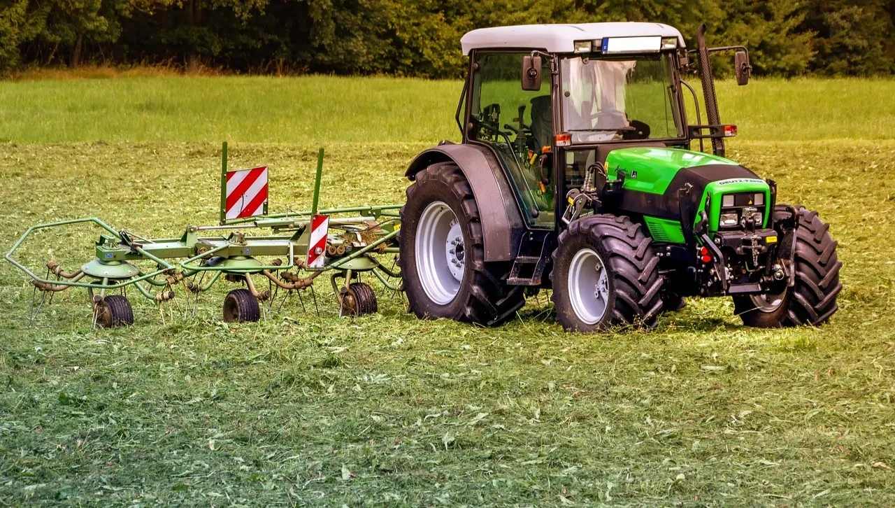 Mężczyznę przygniotła maszyna rolnicza